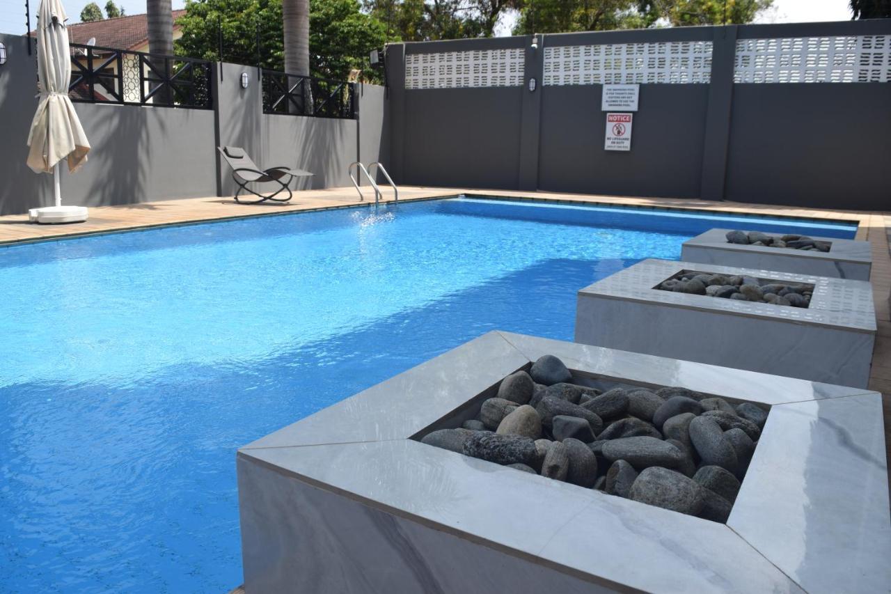 アクラ The Pool Laboneアパートホテル エクステリア 写真